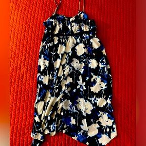 Vera Wang summer flowy dress. Size Large. Blue, black, and white floral pattern